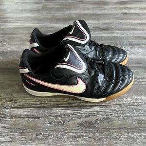 Nike Tempo kids shoes sneaker 2.5y